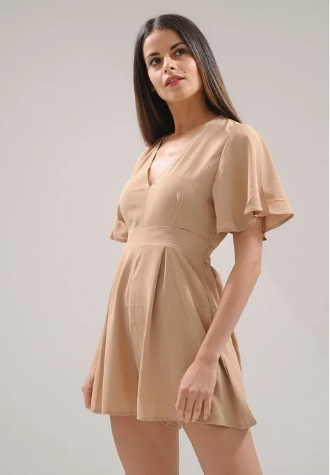 Combishort fluide beige à nouer dans le dos pour femme hyper tendance !