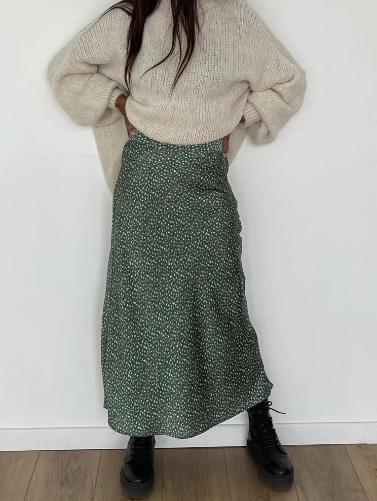 Jupe Longue Évasée en Satin Vert - Tendance Femme | Kataparis