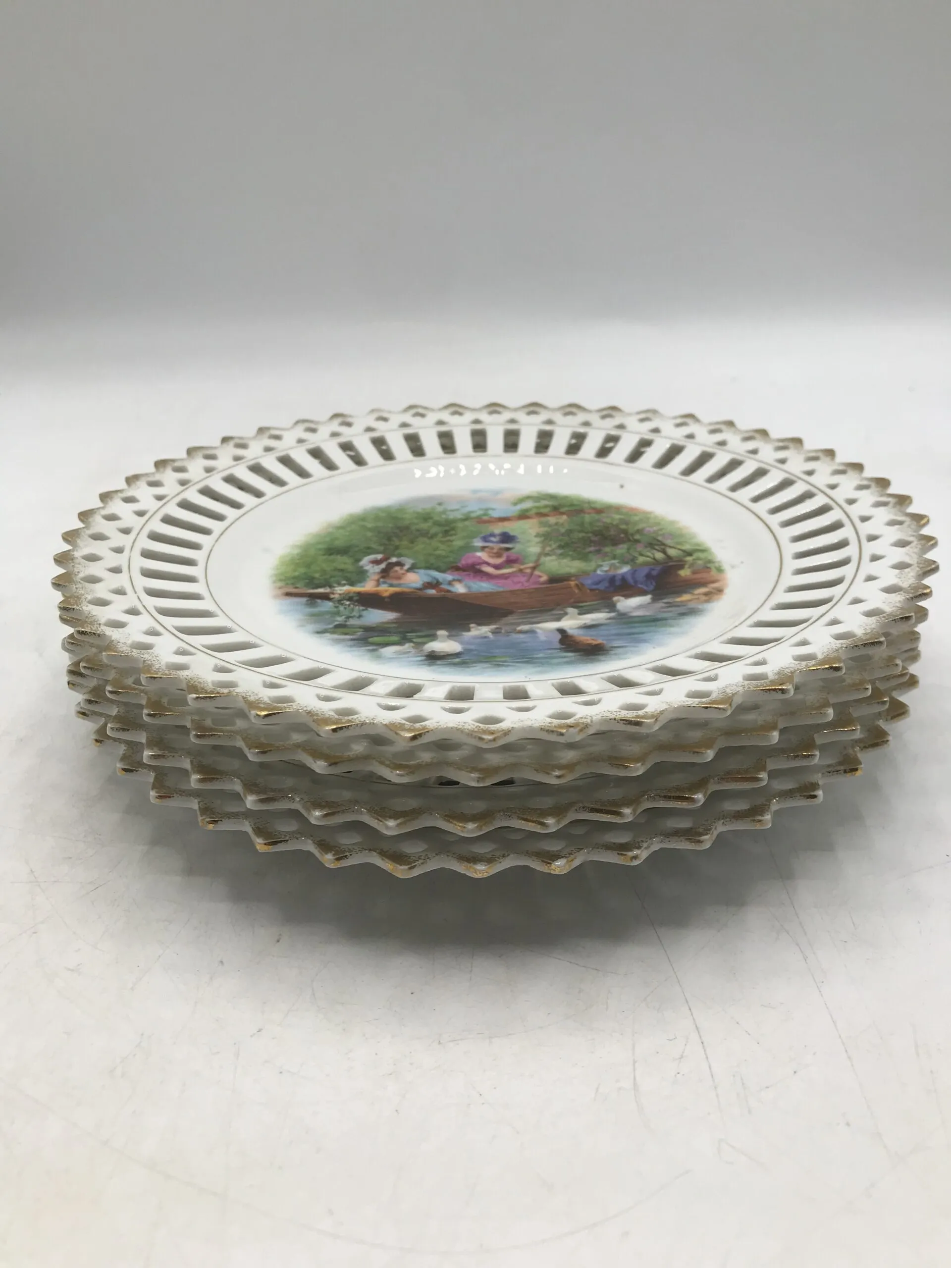 Lot de 4 assiettes dentelées - Ressourcerie Histoires Sans Fin